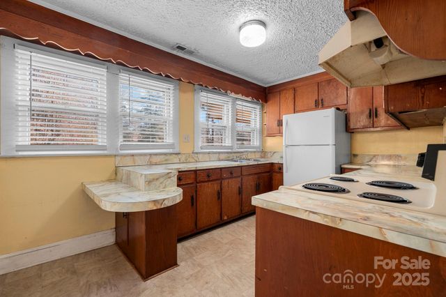 1606 Poplar Street NW, Lenoir, NC 28645