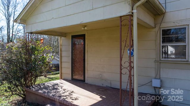 1606 Poplar Street NW, Lenoir, NC 28645