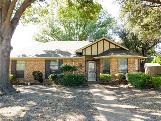 805 Sandy Creek Drive, Allen, TX 75002