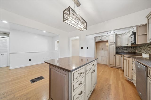 512 5TH STREET, Rostraver, PA 15087