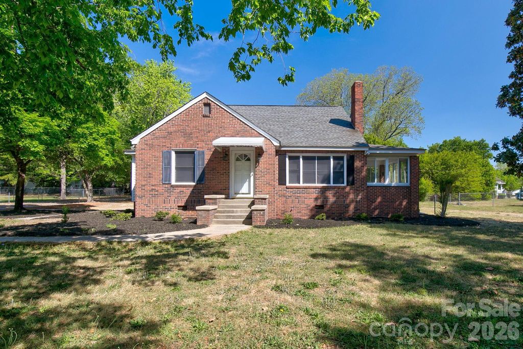 409 E Maynard Street, Pageland, SC 29728