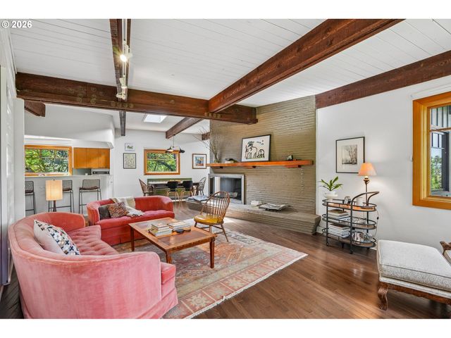 6639 Se YAMHILL Ct, Portland, OR 97215