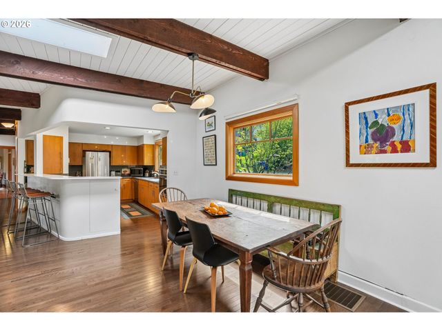 6639 Se YAMHILL Ct, Portland, OR 97215