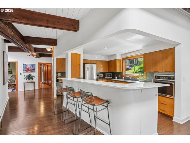 6639 Se YAMHILL Ct, Portland, OR 97215