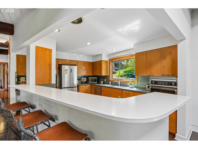 6639 Se YAMHILL Ct, Portland, OR 97215