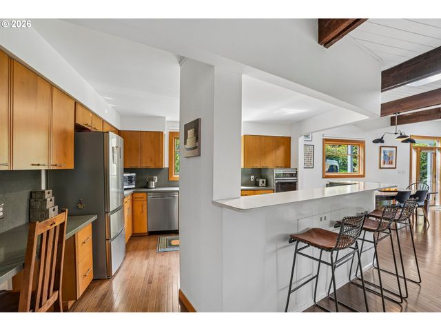 6639 Se YAMHILL Ct, Portland, OR 97215