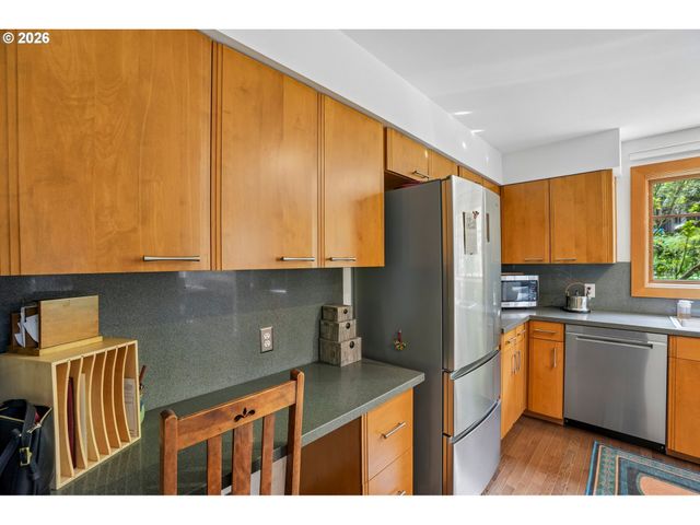 6639 Se YAMHILL Ct, Portland, OR 97215