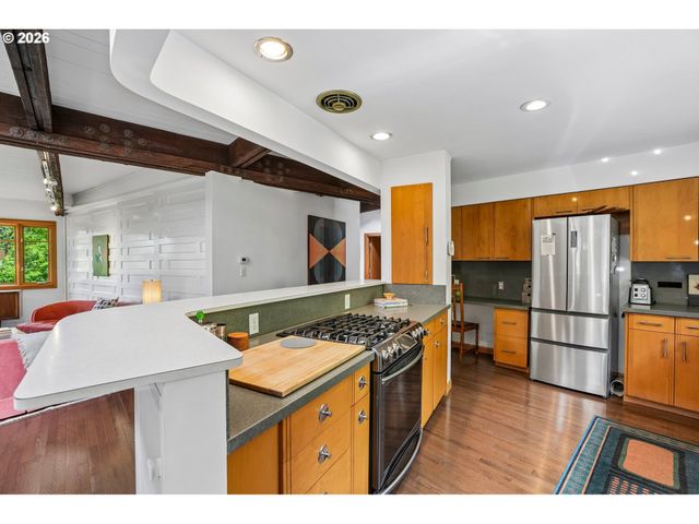 6639 Se YAMHILL Ct, Portland, OR 97215