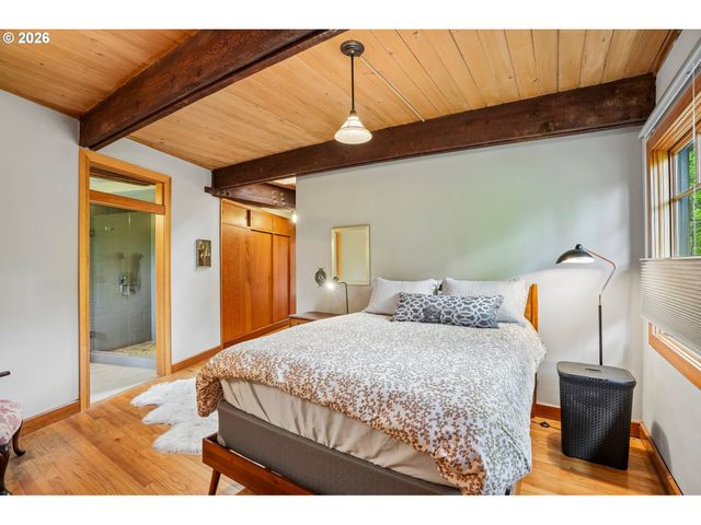 6639 Se YAMHILL Ct, Portland, OR 97215