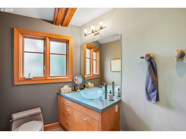 6639 Se YAMHILL Ct, Portland, OR 97215