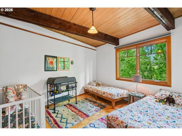 6639 Se YAMHILL Ct, Portland, OR 97215