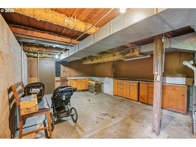 6639 Se YAMHILL Ct, Portland, OR 97215