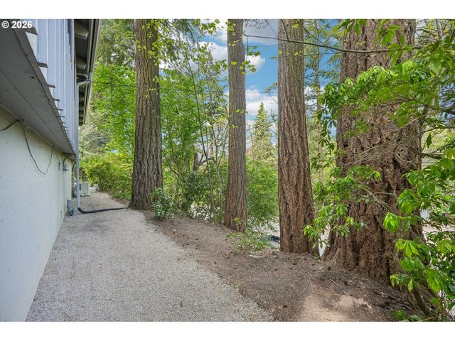 6639 Se YAMHILL Ct, Portland, OR 97215