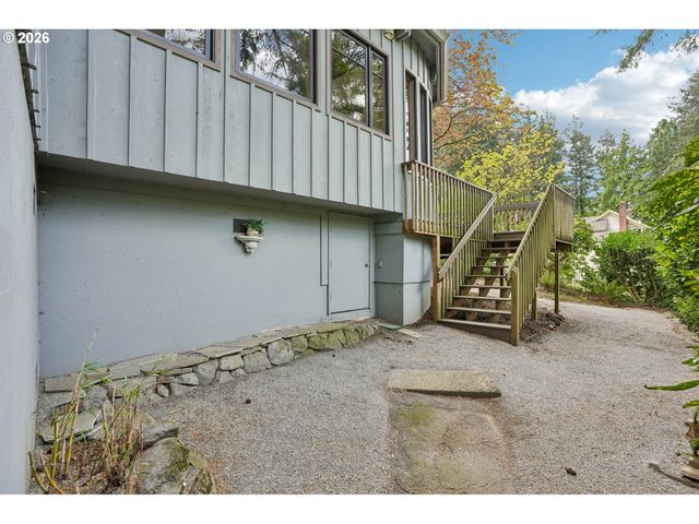 6639 Se YAMHILL Ct, Portland, OR 97215