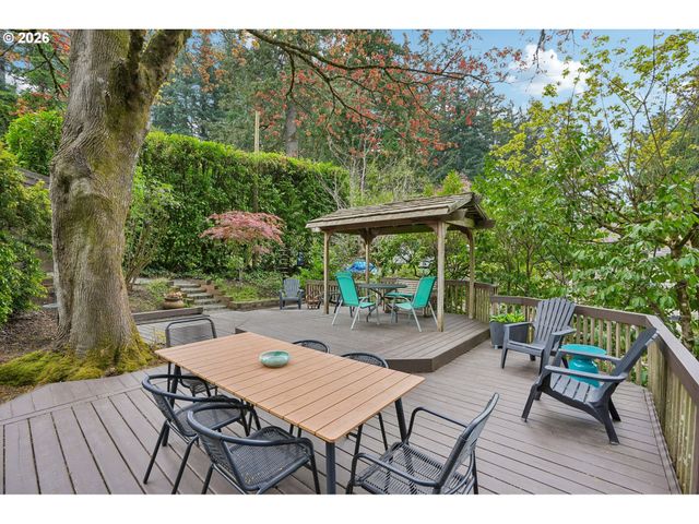 6639 Se YAMHILL Ct, Portland, OR 97215