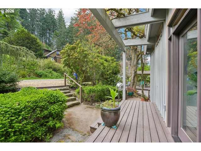 6639 Se YAMHILL Ct, Portland, OR 97215