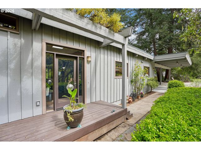 6639 Se YAMHILL Ct, Portland, OR 97215