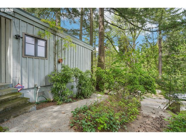 6639 Se YAMHILL Ct, Portland, OR 97215