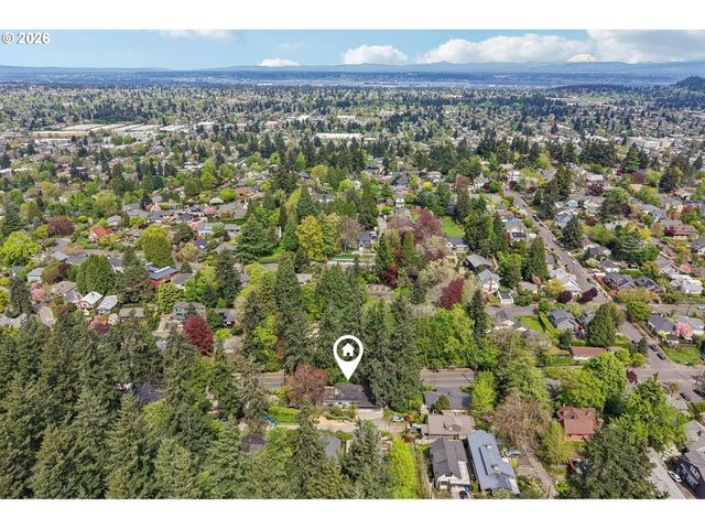 6639 Se YAMHILL Ct, Portland, OR 97215