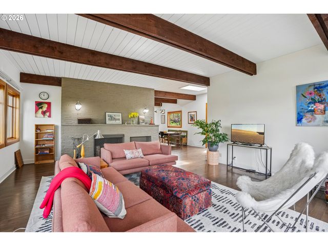 6639 Se YAMHILL Ct, Portland, OR 97215