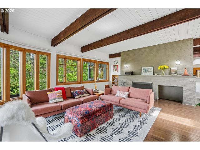 6639 Se YAMHILL Ct, Portland, OR 97215