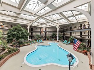 5200 S Tuckaway BOULEVARD S #111, Greenfield, WI 53221