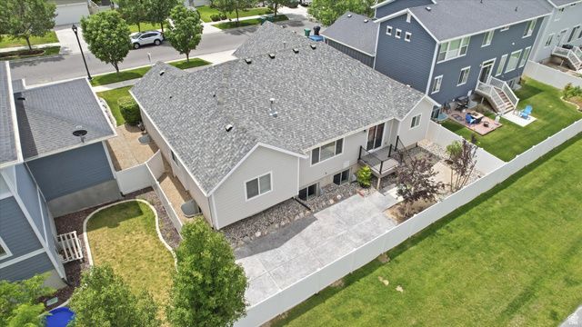 768 W STAR SPANGLED DR, Bluffdale, UT 84065