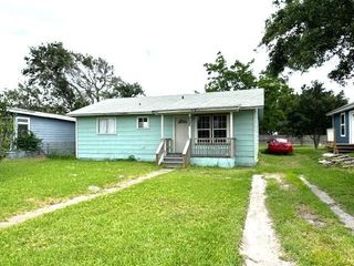1423 S McCampbell St, Aransas Pass, TX 78336