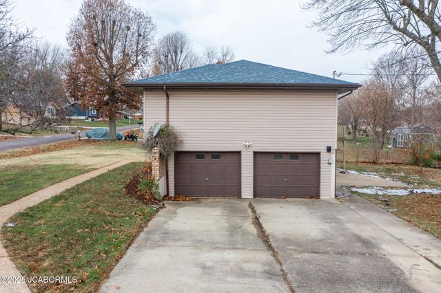 216 FRANKLIN STREET, Holts Summit, MO 65043