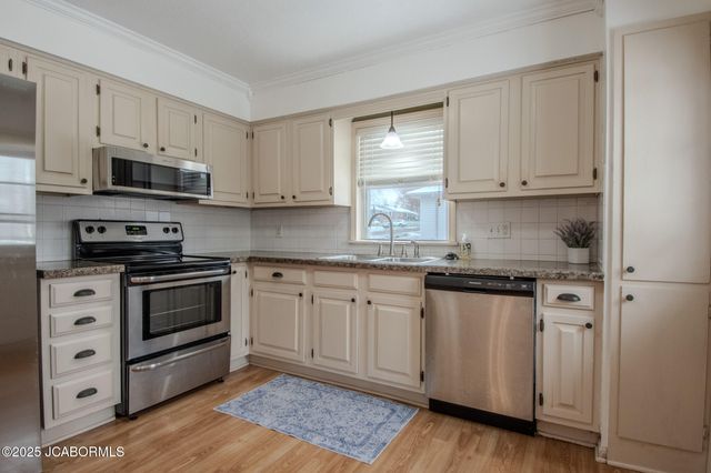 216 FRANKLIN STREET, Holts Summit, MO 65043