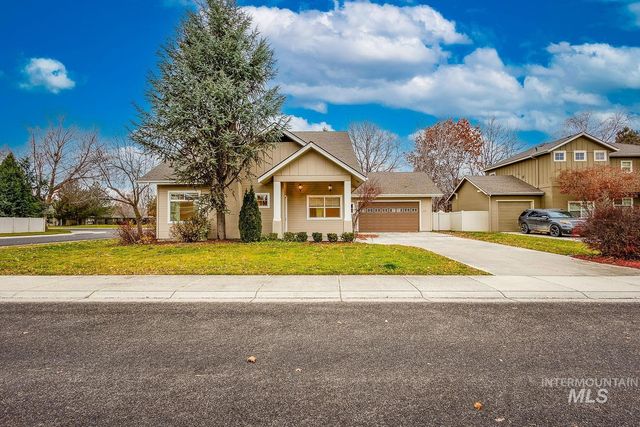 215 S Spring Lake Way, Star, ID 83669