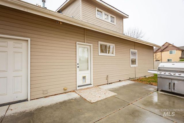 215 S Spring Lake Way, Star, ID 83669