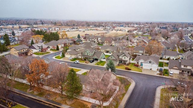 215 S Spring Lake Way, Star, ID 83669