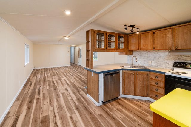 64100 N Hwy 97 #14, Bend, OR 97701