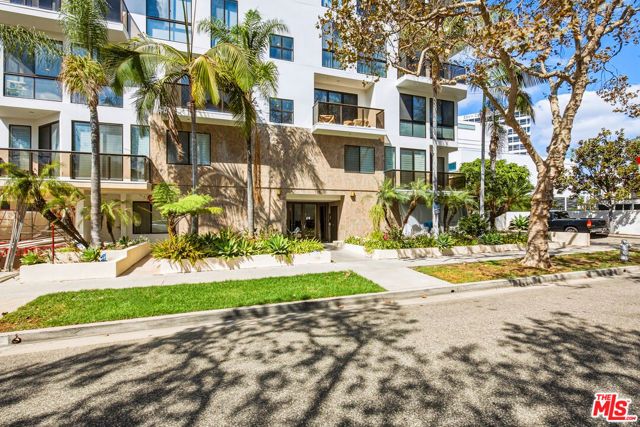 121 S Canon Drive 203, Beverly Hills, CA 90212