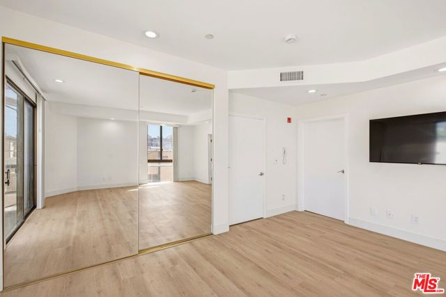 121 S Canon Drive 203, Beverly Hills, CA 90212