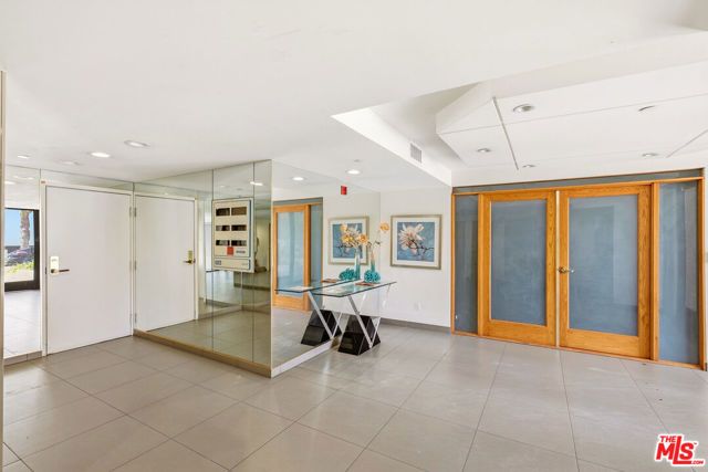 121 S Canon Drive 203, Beverly Hills, CA 90212