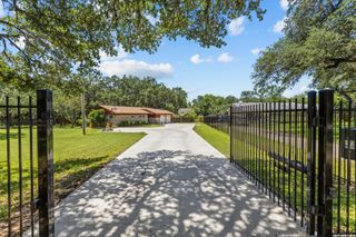 7123 W Beverly Mae Dr, San Antonio, TX 78229