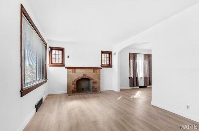 5034 Queens Avenue, St Louis, MO 63115