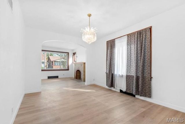 5034 Queens Avenue, St Louis, MO 63115