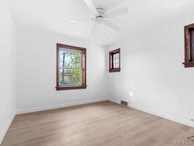 5034 Queens Avenue, St Louis, MO 63115