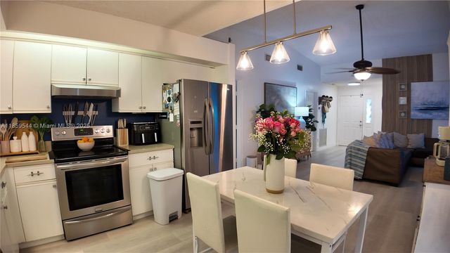 677 SE 22nd Dr, Homestead, FL 33033