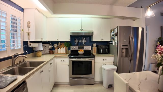 677 SE 22nd Dr, Homestead, FL 33033