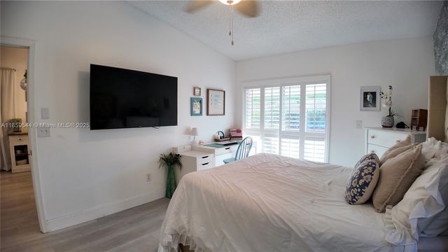 677 SE 22nd Dr, Homestead, FL 33033