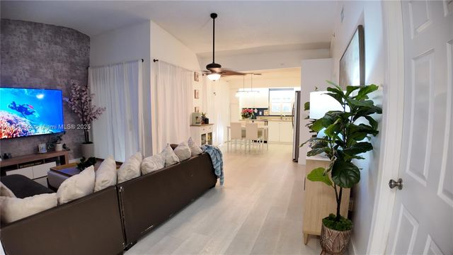 677 SE 22nd Dr, Homestead, FL 33033
