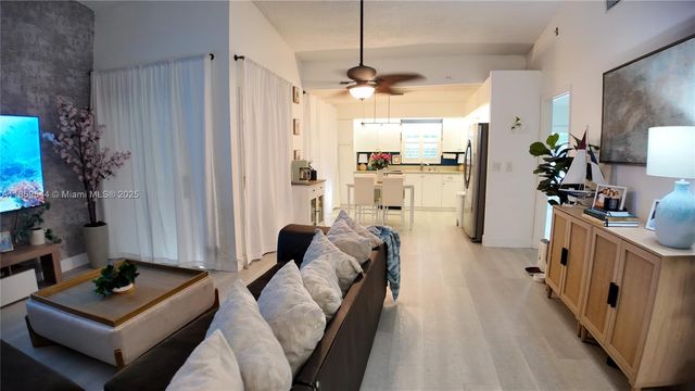 677 SE 22nd Dr, Homestead, FL 33033