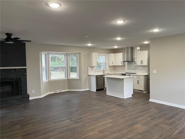 240 SE 131st Road, Warrensburg, MO 64093