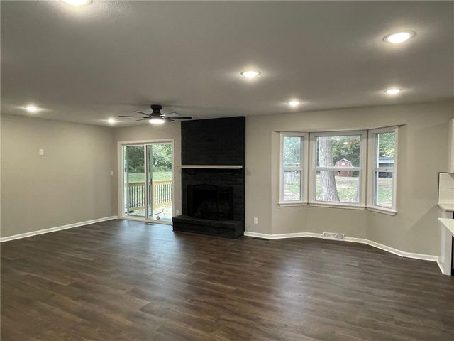 240 SE 131st Road, Warrensburg, MO 64093