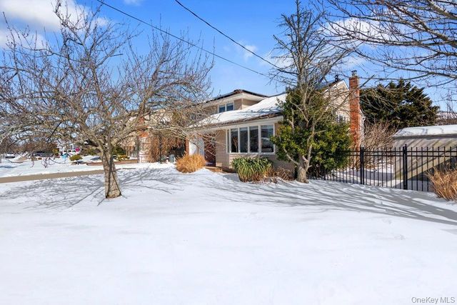 60 Leewater Avenue, Massapequa, NY 11758