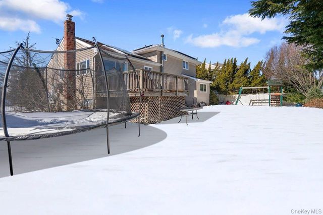 60 Leewater Avenue, Massapequa, NY 11758